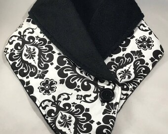 Fleece neckwarmer - Black & White Damask