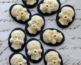 DAY of the DEAD Sugar Skull Cameo Cabs Cabochon Day of the Dead Dia de los Muertos Skull Black Ivory 18x13mm Sugarskull 10 PIECES