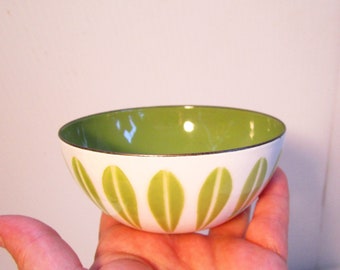 Vintage Cathrineholm 4 inch Lotus Enamelware Bowl Avocado Green