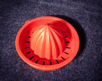 TUPPERWARE 409 juicer lid Preowned in excellent condition thanks for looking