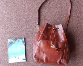 SALE ! Vintage Leather Bag HILLY CREATIONS Chestnut Brown Leather Bucket Bag , Crossbody Bag / Medium / Real Leather