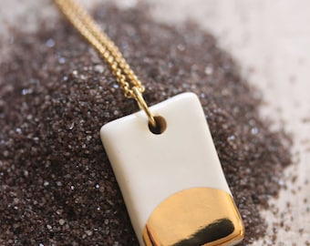 Gold Luster Pendant Necklace in White