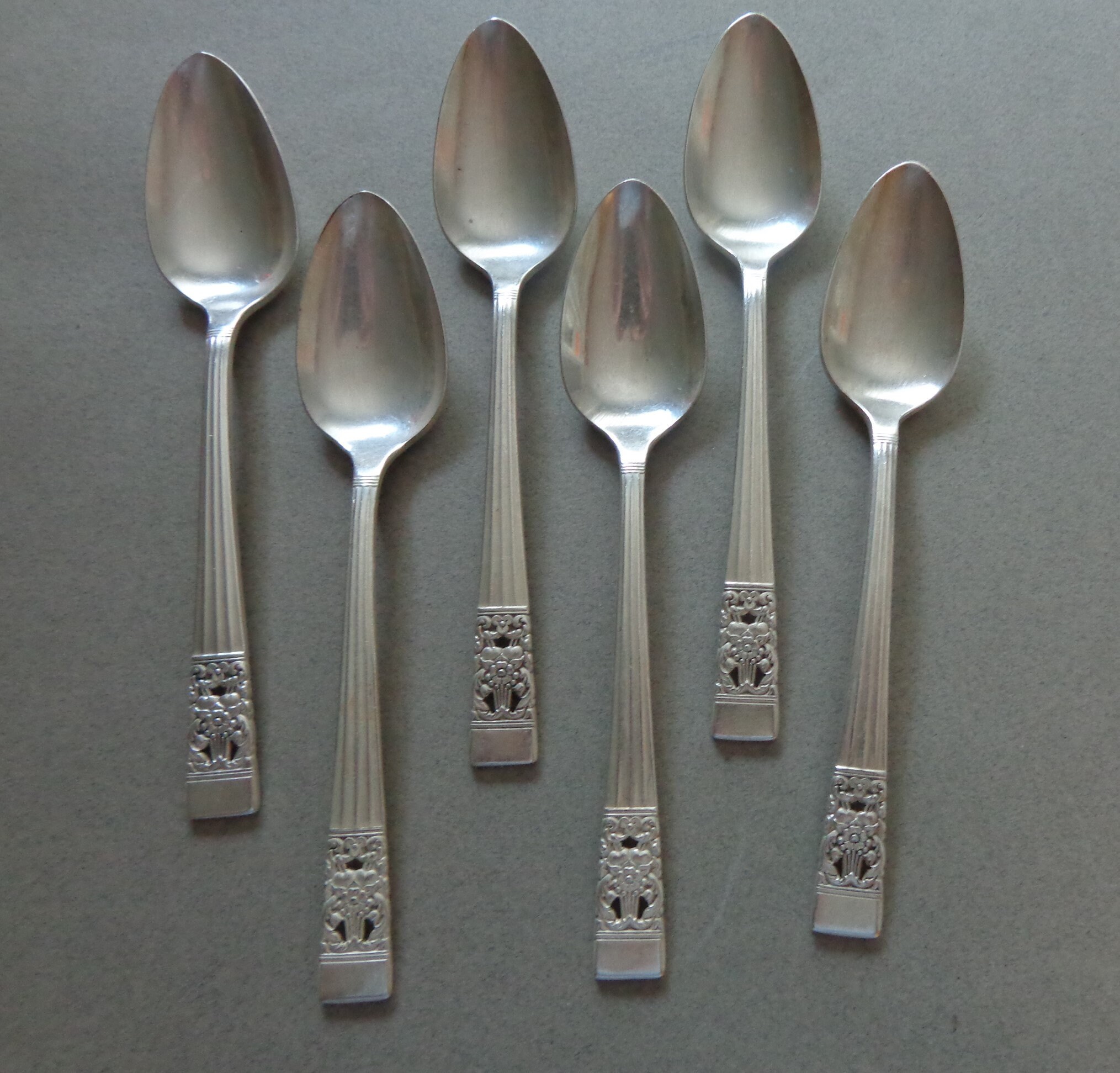 Oneida Silverware, Vintage Coronation Silverplate Flatware, 6 ... Oneida Silverware, Vintage Coronation Silverplate Flatware, 6 ...