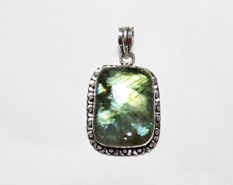 Labradorite Pendant, Blue Green Flash Labradorite Gemstone Pendant, Sterling Silver Pendant, Labradorite Necklace, Labradorite Jewelry