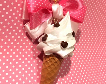 Glittery Vanilla Ice Cream Pink Bow Glass Pearl Necklace