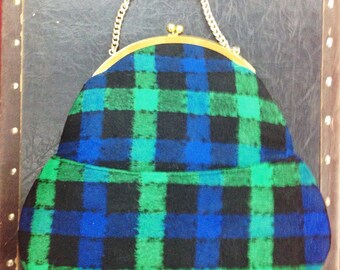 Vintage Plaid Shoulder Bag with Chain Strap and Kiss Clasp