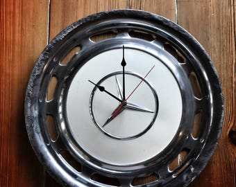 Mercedes hubcap Clock (white 002)
