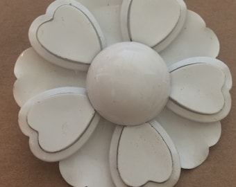 Retro White Daisy Floral Brooch Pin