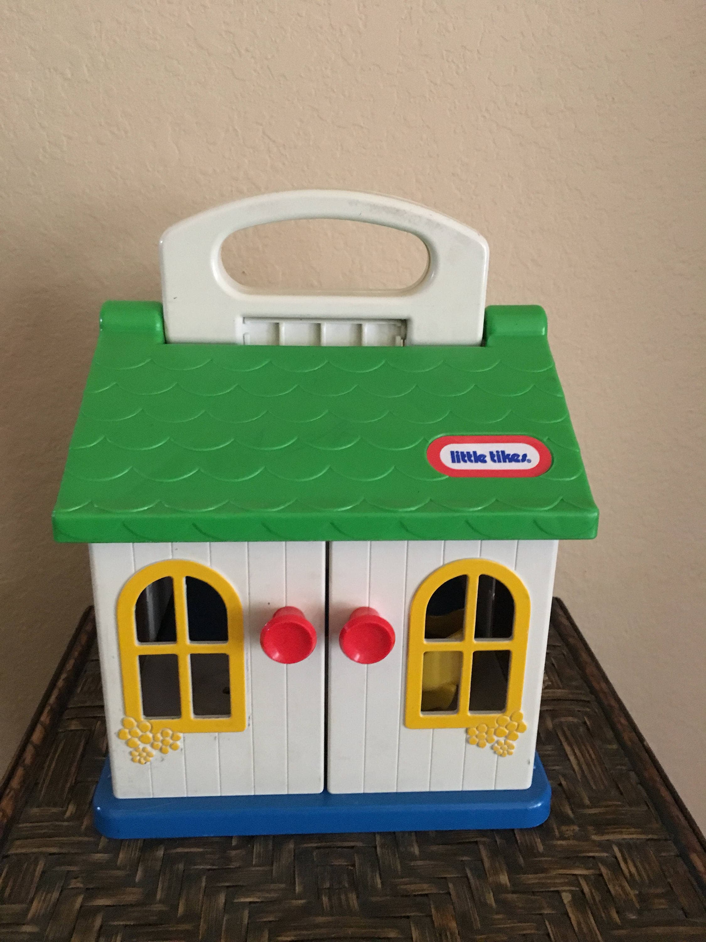 little tikes 2 in 1 dollhouse playhouse