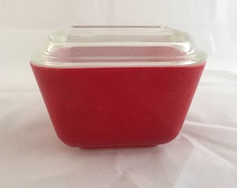 Red Pyrex Refrigerator Dish with Lid