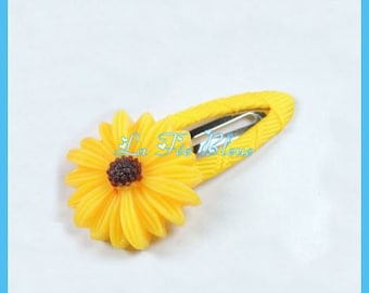 Set of 2 hair pins yellow daisies