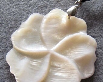 Shell Flower Pendant 38mm x 38mm T2199