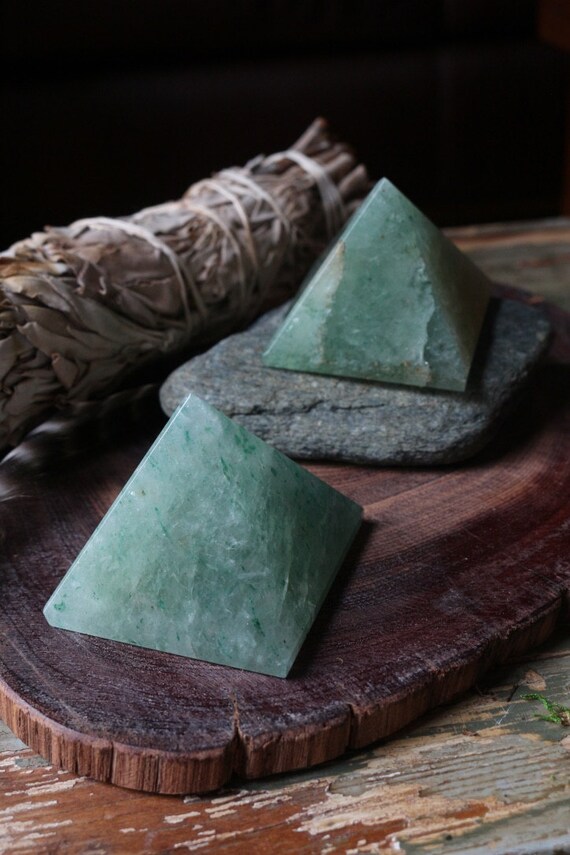 Large Green Aventurine Pyramid, Green Crystal Pyramid, Crystal Pyramid, Polished Green Aventurine, Meditation Stone, Crystal Grid