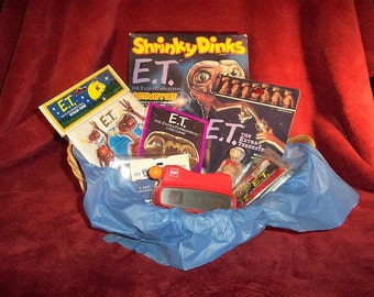 E.T. Extra Terrestrial Collector’s Theme Gift Basket Unopened 1980's Shrinky Dinks and More Plus View Master and 3 E.T. Reels
