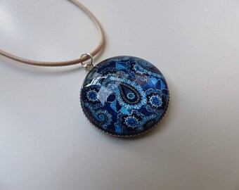 Necklace with large paisley pattern