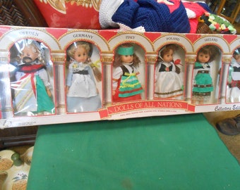 6 Dolls from All Nations