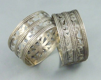 Pair of berber silver bracelets from Algeria, berber jewelry, old tribal bracelet, ethnic jewellery, berber silver, algerian bracelet