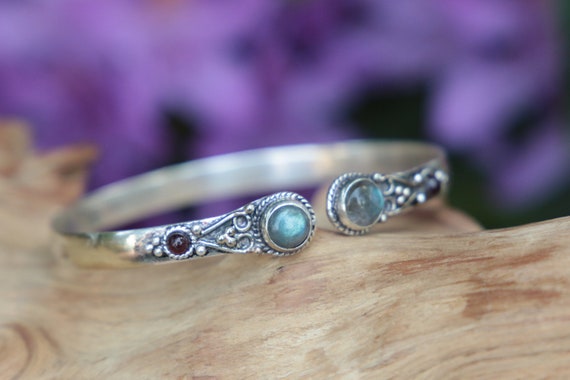 LABRADORITE CRYSTAL BANGLE -Silver Bracelet - Healing Crystal Jewellery - Chakra - Statement bracelet - Boho - Vintage jewellery - Tibetan
