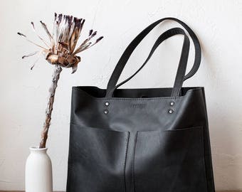 Medium Black Matte Leather Tote bag No. LPB-70166