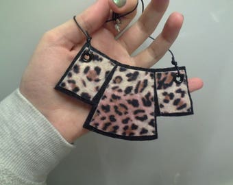 Felt Geometrical Choker Necklace Pink Leopard Rockabilly