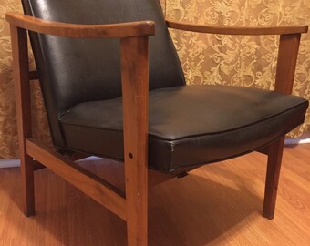 Mid-Century Modern chair vinyl arm chair wood vinyl chair MCM chair 1960s chair 60s chair MCM easy chair mad men easy chair vintage office
