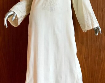 White vintage caftan silver thread detail, long sleeve, maxi dress, ethnic, tunic resort wear, hostess dress 60's, 70's