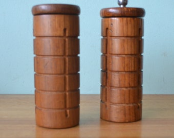 Vintage mid century Aboriginal salt and pepper shakers DBt2