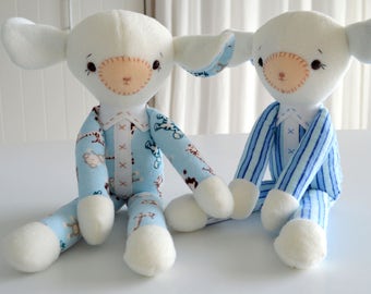 PDF sewing pattern soft toy Stuffed doll Plushie Little 'SNUGGLY LAMB'