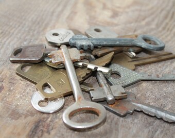 Old Vintage Keys for your art