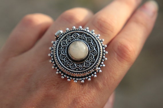 MOONSTONE LOCKET RING - Pill Box Ring - Silver plated - Crystal Ring - Stash box Ring - Festival - Perfume Ring - Sale - Embossed - Vintage