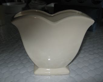 1950's McCoy USA "Garden Club" Ivory Tulip Vase / Planter 309
