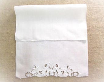 Vintage Guest Towel Antique Linens Hand Embroidered Butterfly Cutwork Cottage Bath Guestroom Decor White Embroidery Vintage Linens