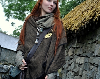 Oak Brooch with Wool Blanket, Pagan clothing, brooch with Wool Tweed Blanket. Oak Leaf, Brooch, folk Shawl, Celtic Shawl Viking Blanket.