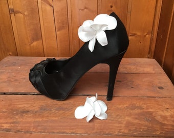 Shoe decoration with handmade flowers. Handmade Flower Shoe Clips