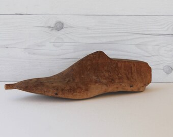 Vintage Large Pointed Toe Wood Shoe Form, Vintage Carved Wooden Shoe, Vintage Wood Cobbler Shoe Form/Mold