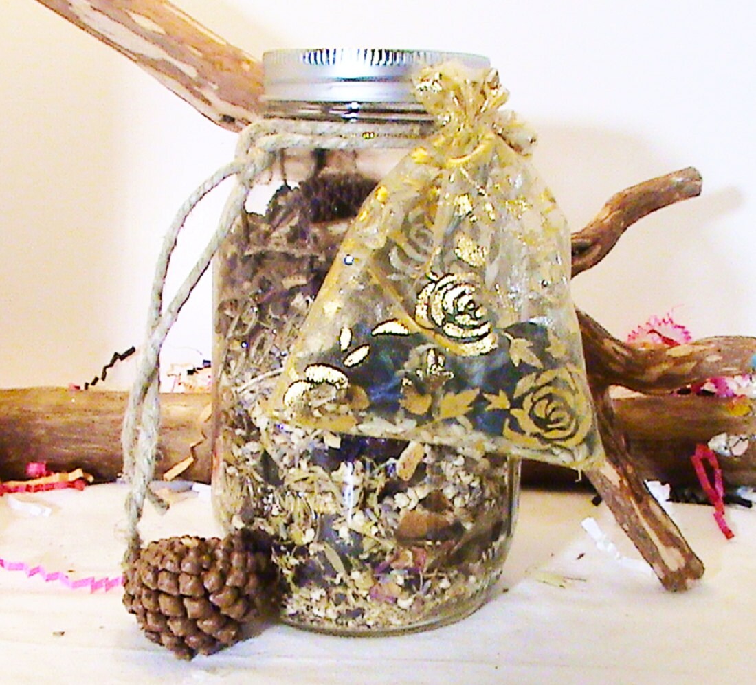 Potpourri Gift Set w/ Jar of Herbs & Scented Sachetscented