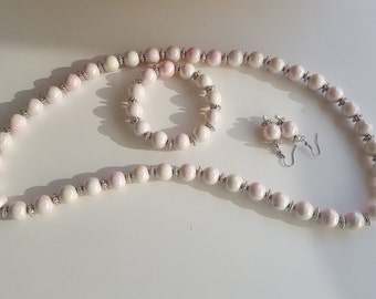 Set of jewelry.