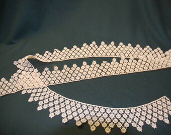 1.40 m with beige lace