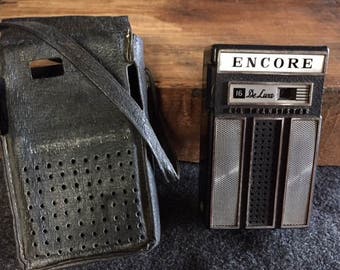 Vintage Encore DeLuxe transistor radio