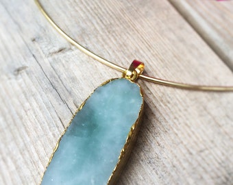 Fil d’or tour de cou avec pendentif en quartz aqua bleu druzy