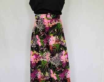 1970s Dress // 1970s Maxi Dress // 70s Polyester Maxi Dress // 70s Floral Maxi Dress // 70s Floral Dress // Vintage 70s Dress // Boho Dress