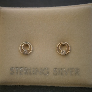 Z69d) One pair of small vintage 925 sterling silver Australian crystal stud earrings
