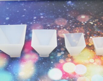 Resin mold Crystal glue pyramid silica gel mould DIY hand - made decorative triangle-body dry flower resin pendulum model