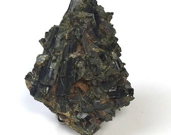 Crystals of epidote, 392 grams.