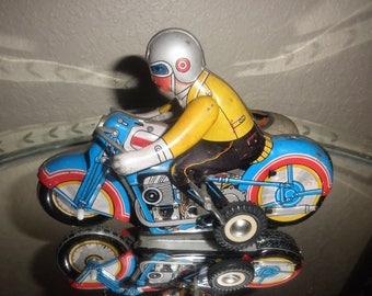 Tin M S 709 Cycle with Sidecar Windup
