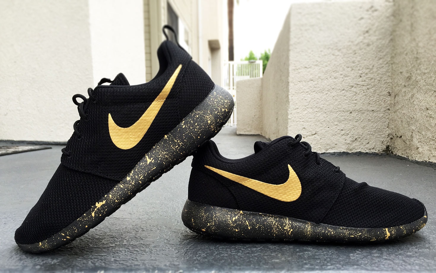 black gold nike joggers