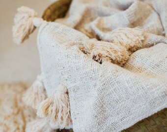 Plaid 100% linen natural finishes in tassels