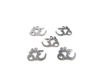 5 charm om / aum toned silver 17 x 21mm