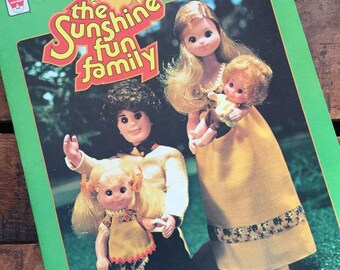 Unused / Uncut Vintage 1970s Whitman The Sunshine Fun Family Paper Doll Book