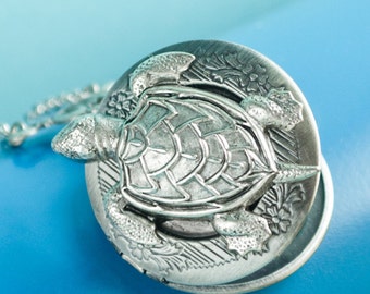 Turtle Locket Turtle Necklace Vintage Locket Necklace Secret Locket Antique Locket Turtle Jewelry Save the Turtles Sea Turtle